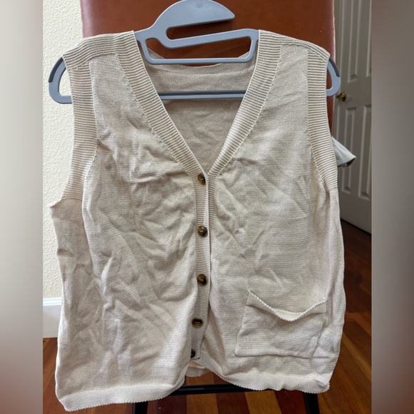 Sweaters - Like New Sweater/Cream Button-Up Knit Vest